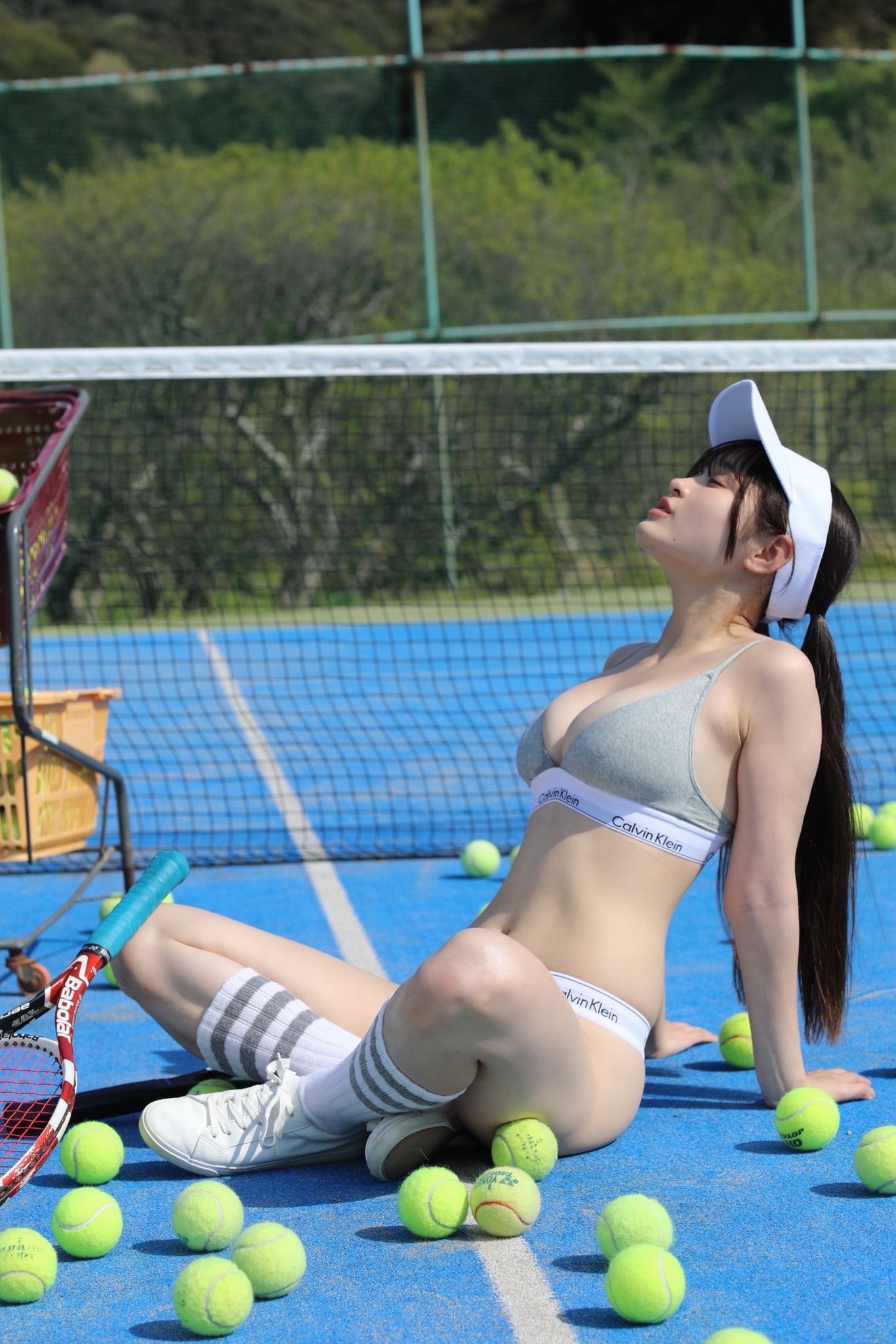 【入手困難】佐伯澪『幼なじみはIカップ』DMM4位獲得で品薄状態！現役女子大生の危険な魅力とは