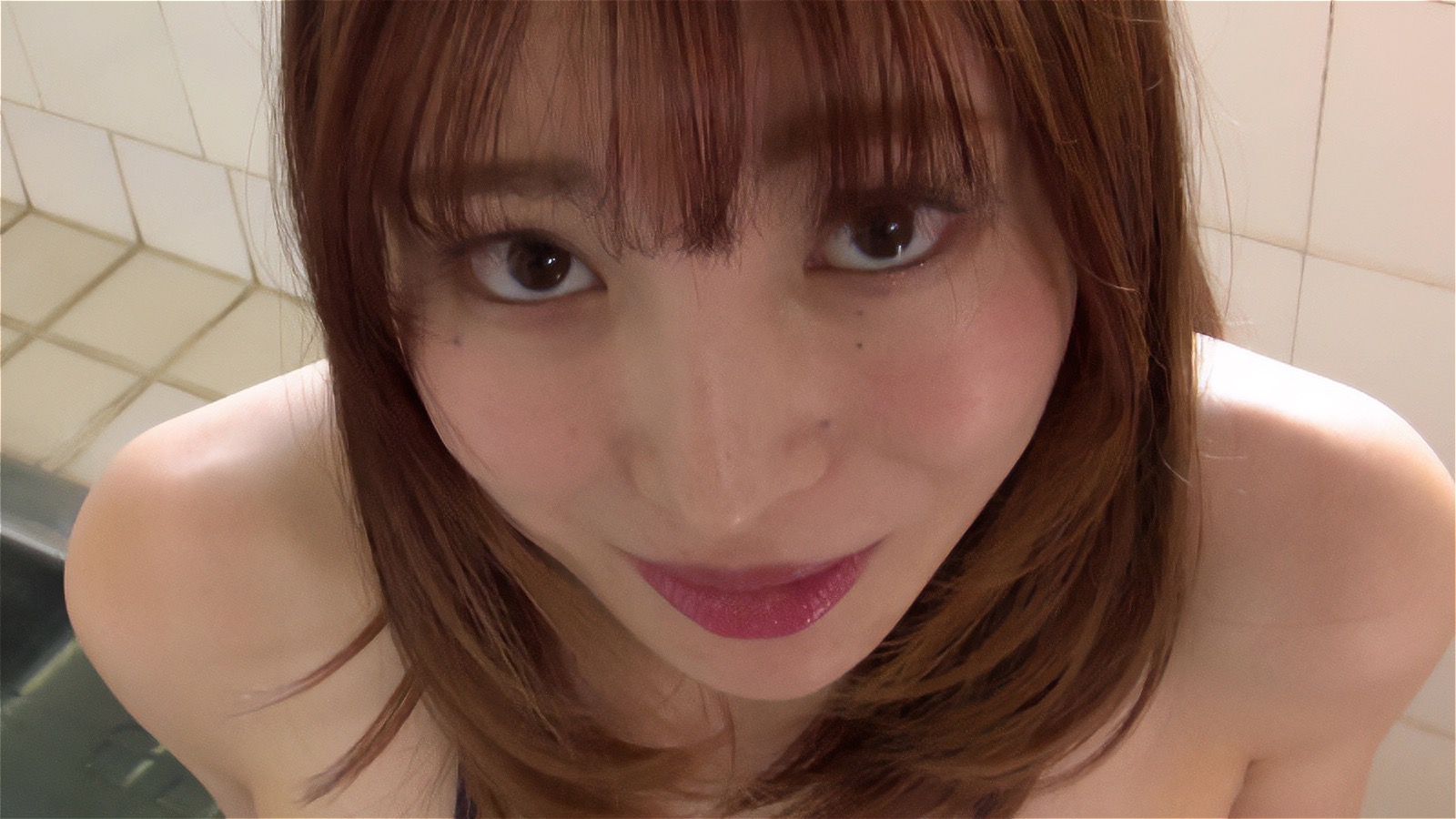 南雲るいは何者か?|160万円超望遠NIKKORレンズでの野鳥写真と過激イメージビデオの全貌
