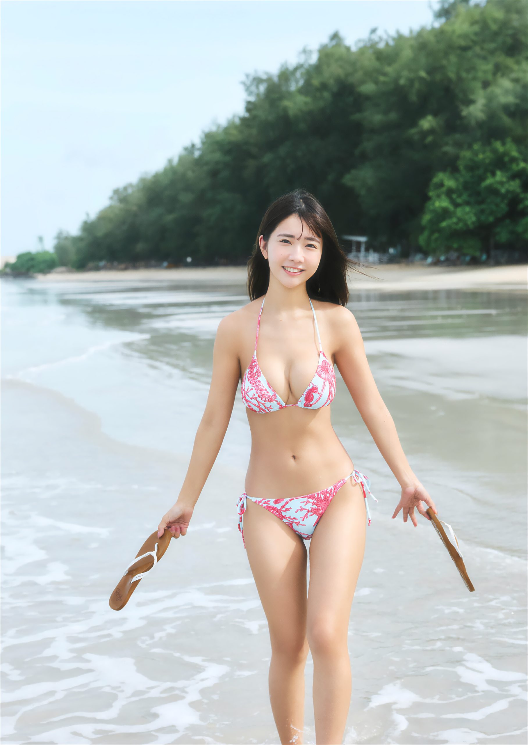 発売直後から"実用的すぎる"と絶賛──天羽希純デジタル写真集『超BONUSタイム』とは